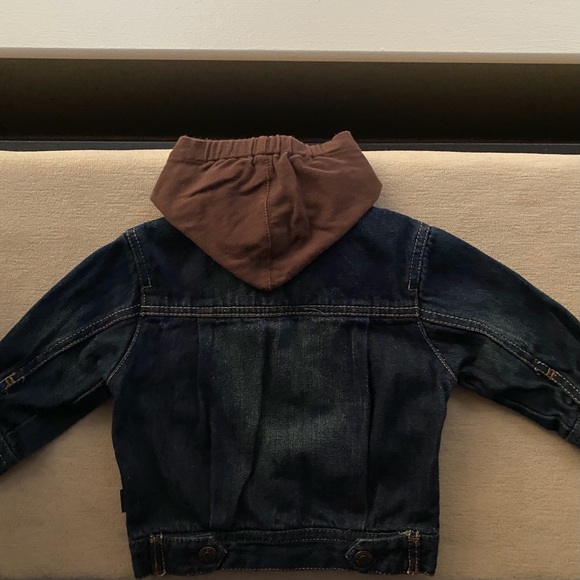 Genuine Baby from OSHKOSH Denim Jean Jacket With Detachable Hood Like New 9Mo - Picture 5 of 11